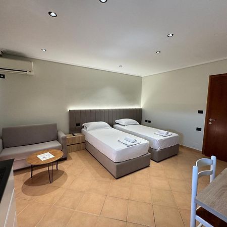 Garden Villa Apartments Sarandë Buitenkant foto