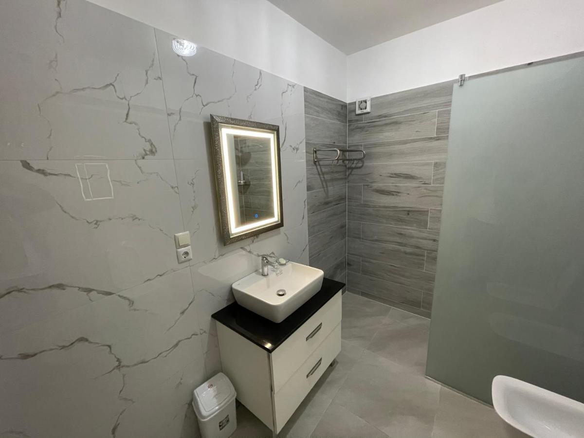 Garden Villa Apartments Sarandë Buitenkant foto