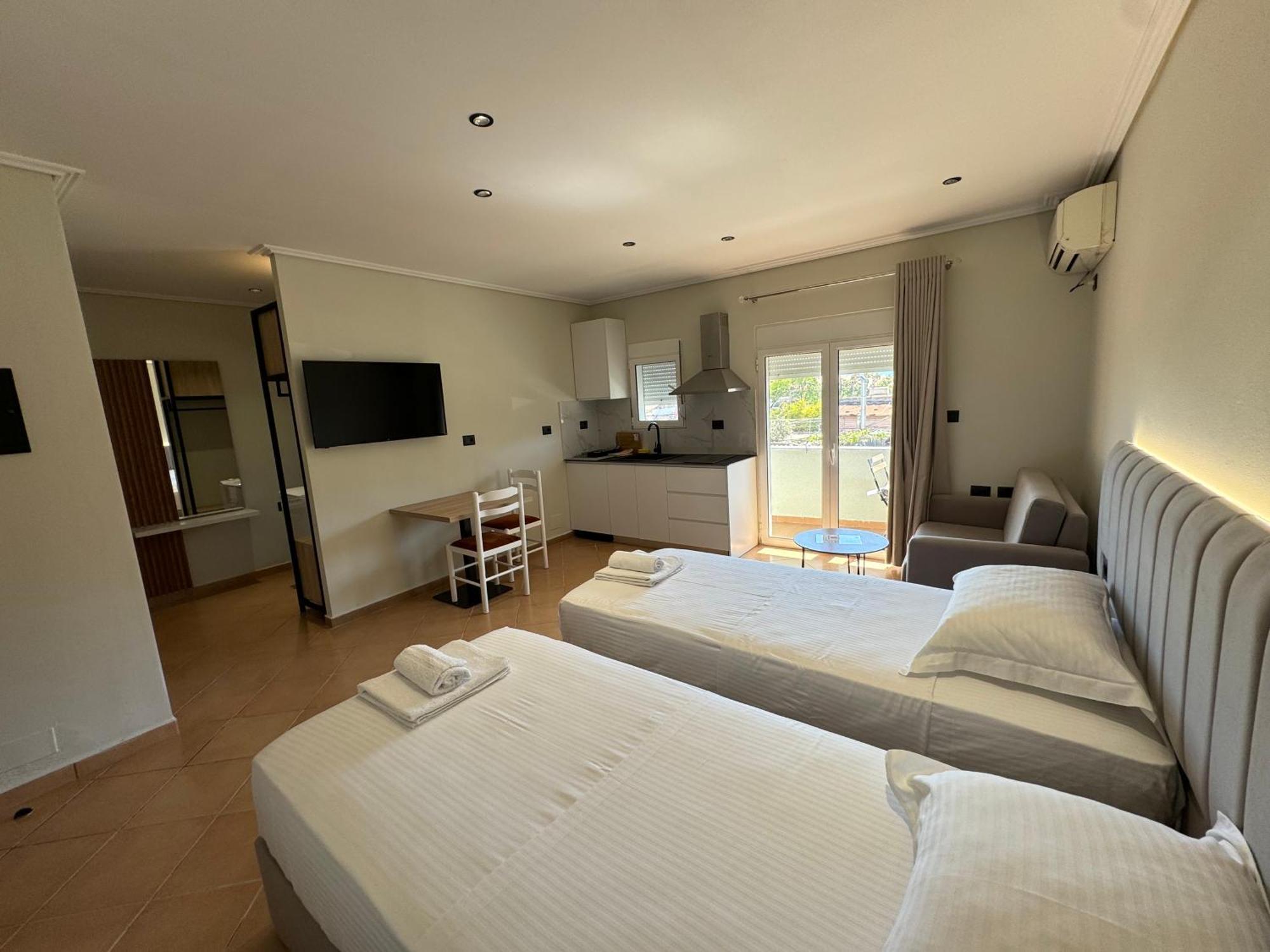 Garden Villa Apartments Sarandë Buitenkant foto