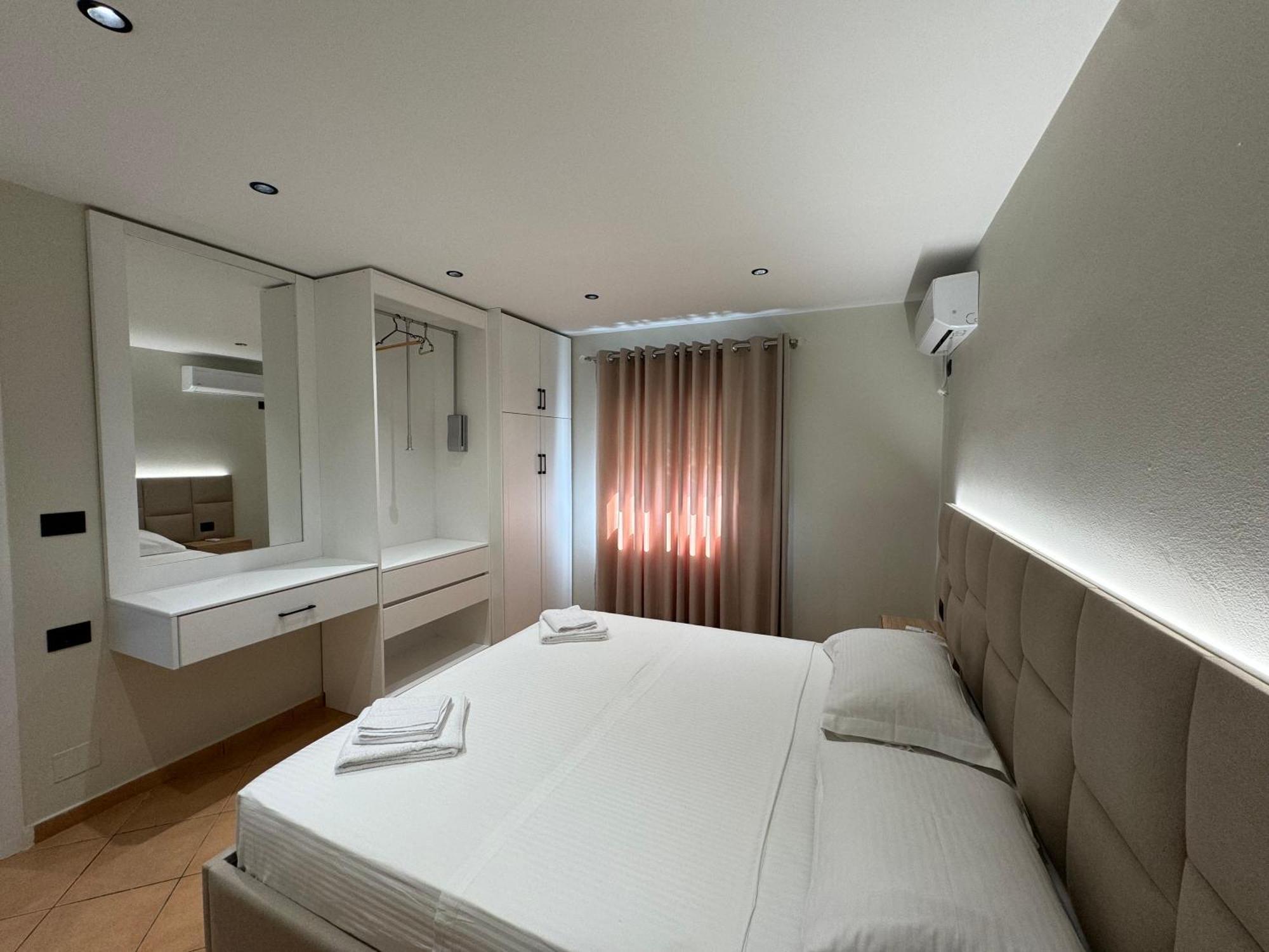 Garden Villa Apartments Sarandë Buitenkant foto